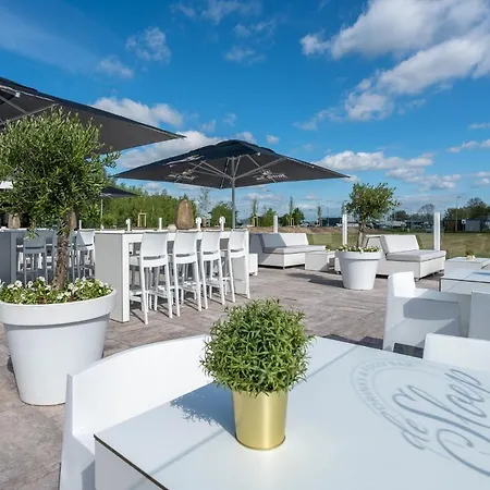 Biesbosch فندق 4*