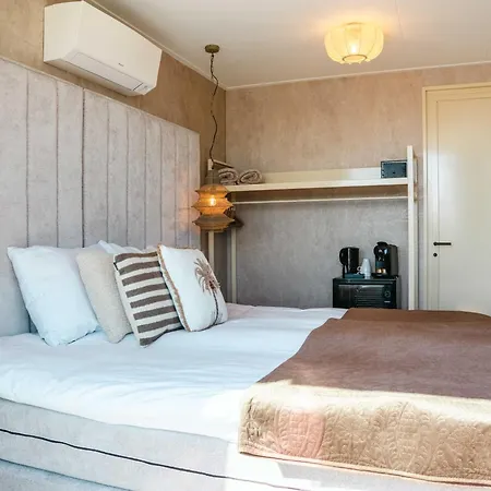 Biesbosch Hotel 4*